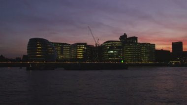 Londra Limanı uzak atış pan sadece güneş battıktan sonra
