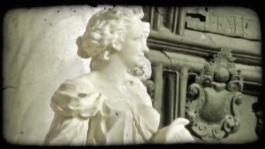 İtalya bir kadın heykeli bir kadeh. Vintage stilize video klip.