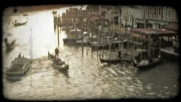 Pôr Sol Barcos Gôndolas Canal Veneza Vintage Clipe Vídeo Estilizado — Vídeo de Stock