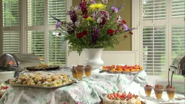 Délicieux Desserts Sur Une Table Des Gâteaux Tarte Fruits Autres — Video