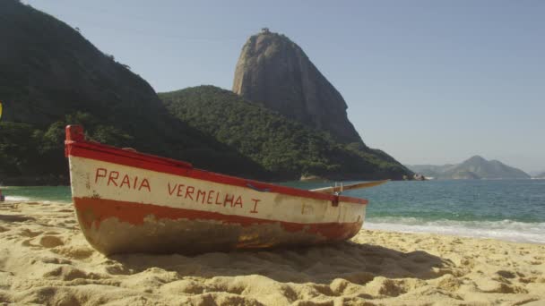 Rio Janeiro Június 2013 Lassú Mozgás Egyetlen Halászhajó Red Beach — Stock videók