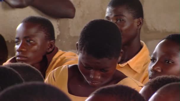 Afrika Kenia August 2010 Mittlere Aufnahme Von Kindern Klassenzimmer — Stockvideo