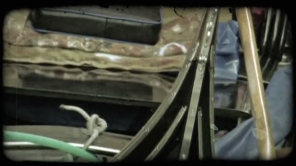 在威尼斯贡多拉船的前部一个镜头 复古风格化视频剪辑 — 图库视频影像