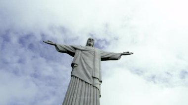 Rio de Janeiro'nun anıtsal heykel, İsa'nın kurtarıcı Corcovado dağ üstüne.