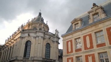 Chapelle Royale veya Versailles, Fransa için Kraliyet Şapel dış Timelapse.