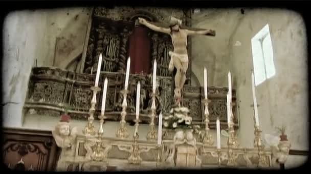 Снимок Статуи Христа Кресте Алтарем Итальянском Соборе Винтажный Стилизованный Видеоклип — стоковое видео