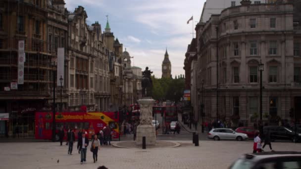 Londýn Října 2011 Stacionární Záběr Pouliční Dopravu Blízko Trafalgarského Náměstí — Stock video