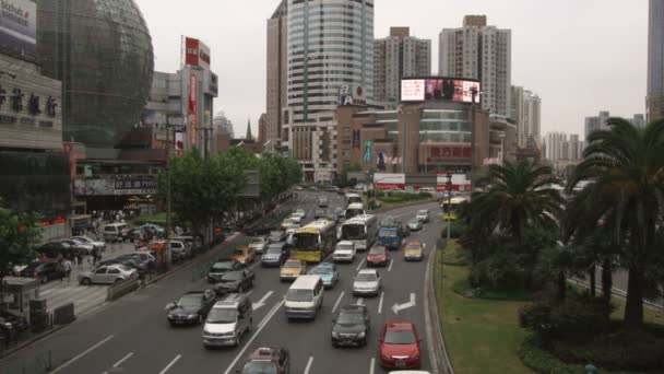 Shanghai China October 2012 Shot Busy Traffic Downtown Shanghai — Stock Video