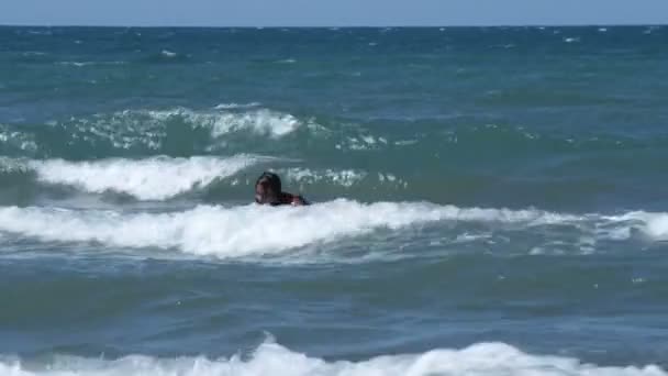 Waves Crashing Woman Boogie Board — Stock Video