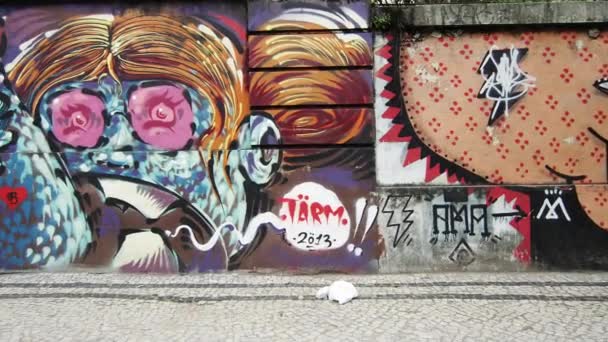 Рио Жанейро Бразилия Июнь 2013 Года Граффити Стене Вдоль Улицы — стоковое видео