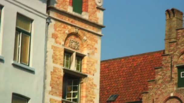 Amplie Imagem Reflexo Espelho Alguns Edifícios Brugge — Vídeo de Stock