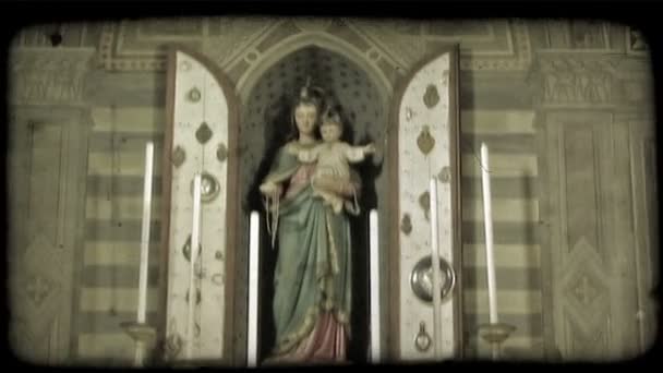 Tiro Uma Estátua Numa Catedral Italiana Vintage Clipe Vídeo Estilizado — Vídeo de Stock