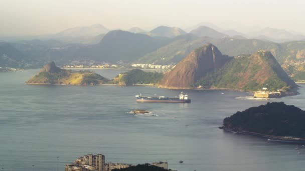 Lassú Mozgás Serpenyőben Egy Uszály Halad Keresztül Guanabara Öbölben Egy — Stock videók