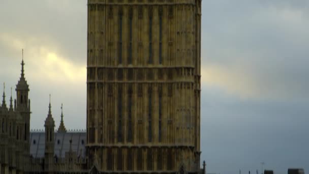 표면에서 카메라는 런던의 위쪽으로 길이를 마지막으로 카메라가 가로질러 하늘로 — 비디오