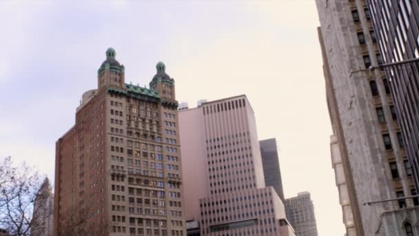 Fotografia Panorâmica Edifícios Com Janelas Centro Nova Iorque Câmera Move — Vídeo de Stock