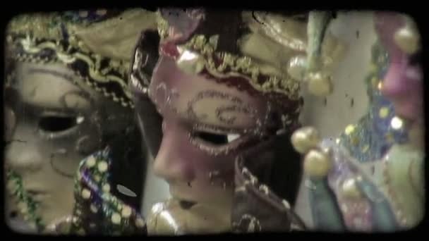 Een Schuine Stand Van Sommige Italiaanse Maskers Vintage Gestileerde Videoclip — Stockvideo