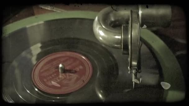 レコード プレーヤーの回転のレコードのクローズ アップ映像 ビンテージの様式化されたビデオ クリップ — ストック動画
