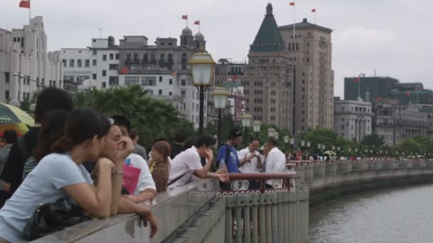 Shanghai Chiny Październik 2012 Kieliszek Ludzi Stojących Molo Szanghaju — Wideo stockowe