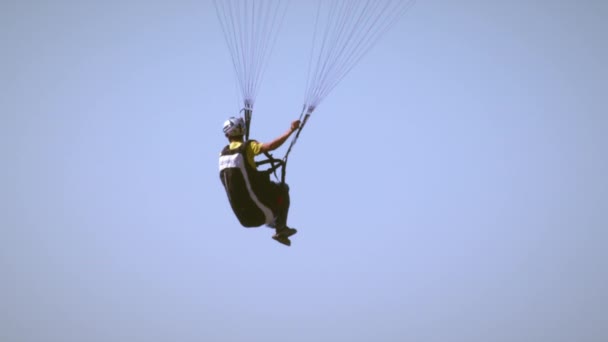 Utah Dağı Noktası Yakınlarında Yamaç Paraşütü Yaparken Havada Sola Dönen — Stok video