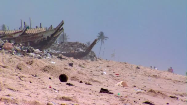 Wide Shot Polluted Beach Africa — Stock Video