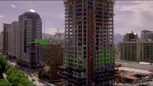 中长期向上倾斜的摩天大楼在盐湖城 犹他州建设一侧 — 图库视频影像