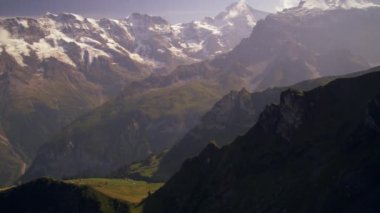 Alp dağ silsilesi bir hava tramvay hattı alınan doz Dolly