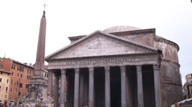 Bir kadeh Panteon Roma İtalya.