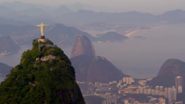 Luftaufnahmen Der Christus Statue Die Auf Dem Corcovado Berg Steht — Stockvideo