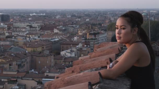Woman Jogger Listening Music She Overlooks Italian Cityscape — Stock Video