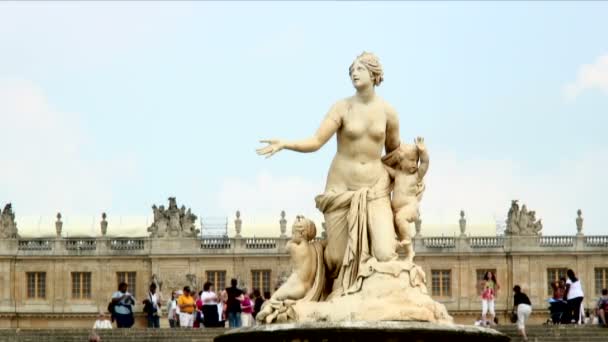 Skott Staty Omgiven Människor Versailles — Stockvideo