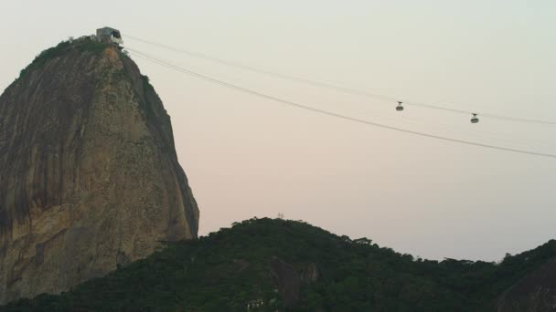 Spettacolo Statico Due Funivie Che Salgono Scendono Sugarloaf Mountain Rio — Video Stock