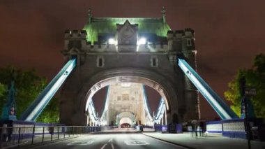 Londra Kulesi Köprüsü'nün ön akşamı hızlandırılmış atış, İngiltere.