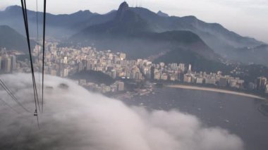 Rio de Janeiro, Brezilya Brezilya sahil şeridi üzerinde kalın sis
