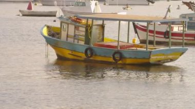 Renkli bir Guanabara Körfezi, Rio de Janeiro'çapa teknede Pan