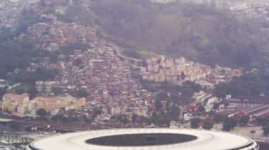 Rio de Janeiro'da Maracana Stadyumu'nun havadan bir görünüme kaydırmak.