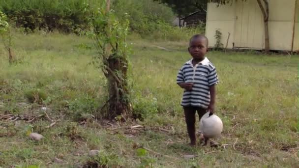 Afrique Kenya Circa Août 2010 Gros Plan Petit Garçon Dans — Video