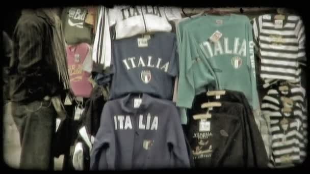 Záběr Pouliční Prodavač Prodává Zboží Slovo Italia Vintage Stylizované Videoklip — Stock video