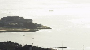 Küçük bir uçağı bir pist Santos Dumont Havaalanı Rio de Janeiro, Brezilya'dan kalkıyor statik görüntüleri.