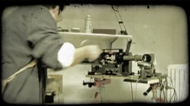 Mężczyzna Skrzypce Jego Kamery Filmowej Włoszech Starodawny Stylizowane Klip Wideo — Wideo stockowe