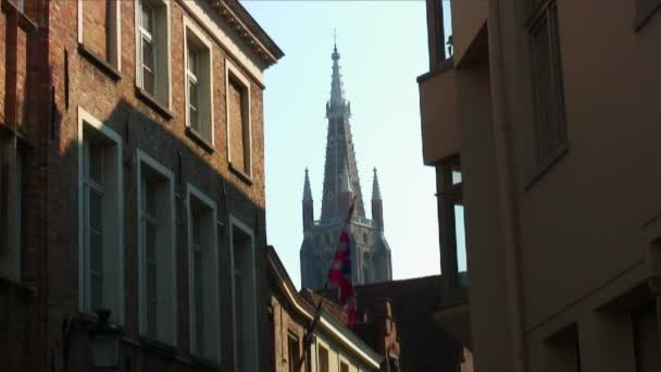 Schot Voor Een Kerktorentje Brugge België — Stockvideo