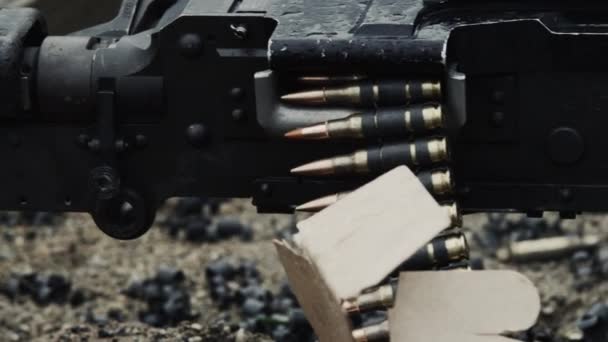 Kemerle Beslenen Bir Makineli Tüfek Ateşlenirken Vuruldu Mermi Zincirinin Silahtan — Stok video