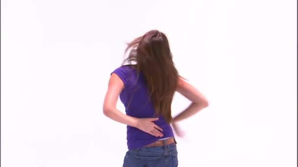 Aufnahme Eines Tanzenden Mädchens Lila Hemd Und Jeans — Stockvideo