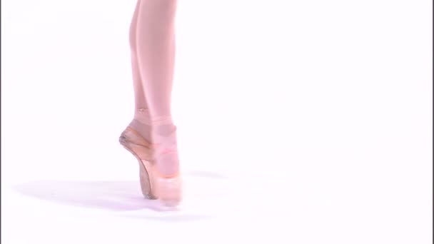 Primer Plano Los Pies Una Bailarina Bailando — Vídeos de Stock
