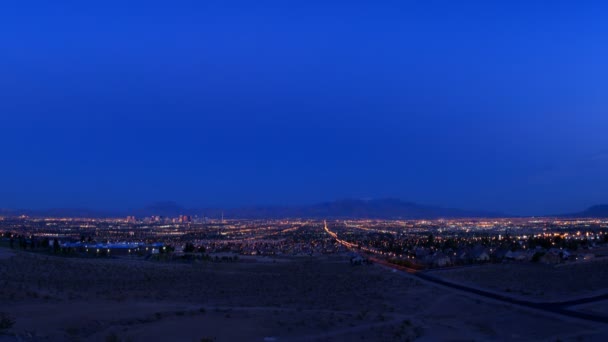 Timelapse Las Vegas Soluppgång Med Strålande Blå Himmel Ovanför Bergen — Stockvideo