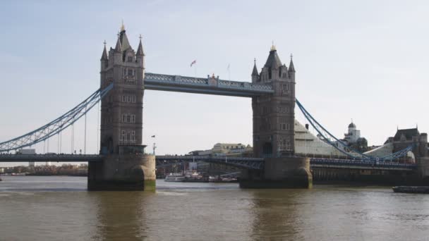 Strzał Tower Bridge Nad Tamizy Londynie — Wideo stockowe