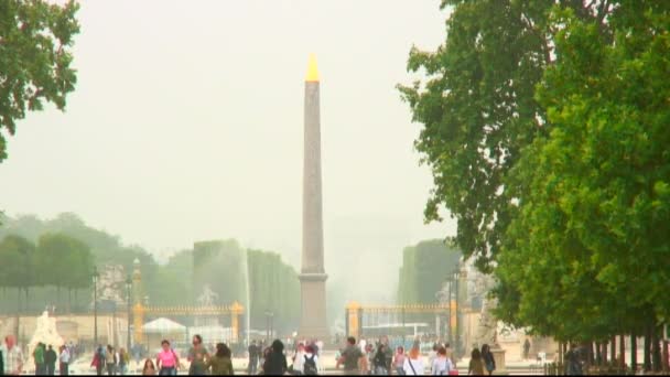 Pessoas Caminhando Perto Monumento Paris — Vídeo de Stock
