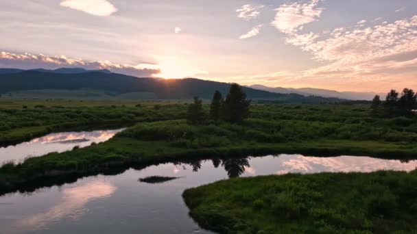 Aerial View Reflecting Sunset Madison River Flying Slowly Side — 图库视频影像