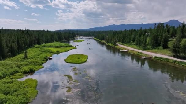 Flying Henrys Fork River People Enjoying Water Float Rafts — Stockvideo