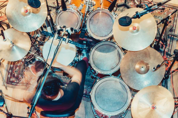 Warm Blurred Zenithal Image Drummer Playing Acoustic Drum Microphones Professional — Stock Photo, Image