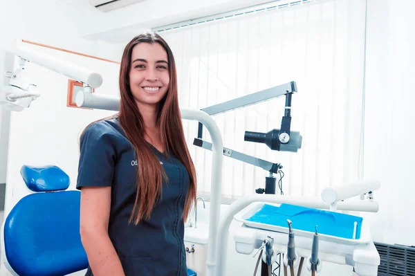 Mooie Jonge Blanke Huid Latina Meisje Professionele Tandarts Haar Tandartspraktijk — Stockfoto